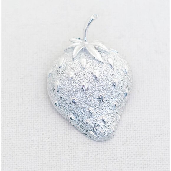 Vintage Silver Strawberry Brooch by Sarah Coventry - T18 - Picture 1 of 2